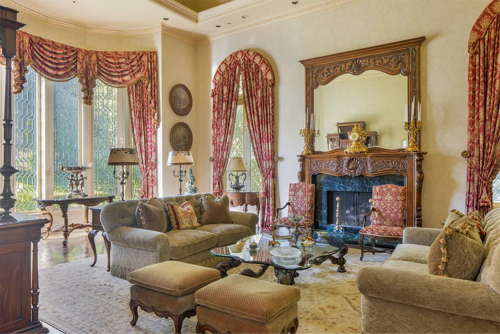 240 West Stafford Road Home in Thousand Oaks, California. This luxurious estate is located in the guard-gated community of Sherwood Country Club, just minutes from acclaimed schools, shopping, and fine dining. The home is adjacent to Hole 11 Island Green on the Jack Nicklaus-designed championship golf course and offers stunning views of the course and the surrounding area.