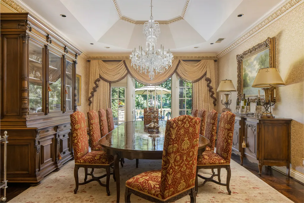 240 West Stafford Road Home in Thousand Oaks, California. This luxurious estate is located in the guard-gated community of Sherwood Country Club, just minutes from acclaimed schools, shopping, and fine dining. The home is adjacent to Hole 11 Island Green on the Jack Nicklaus-designed championship golf course and offers stunning views of the course and the surrounding area.