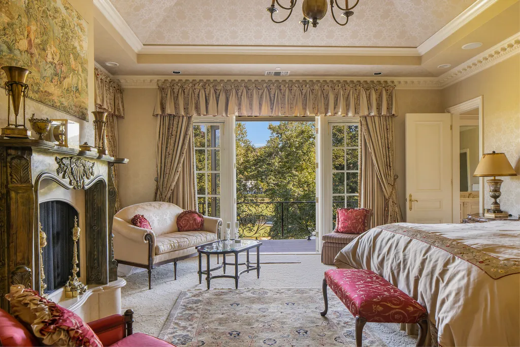 240 West Stafford Road Home in Thousand Oaks, California. This luxurious estate is located in the guard-gated community of Sherwood Country Club, just minutes from acclaimed schools, shopping, and fine dining. The home is adjacent to Hole 11 Island Green on the Jack Nicklaus-designed championship golf course and offers stunning views of the course and the surrounding area.