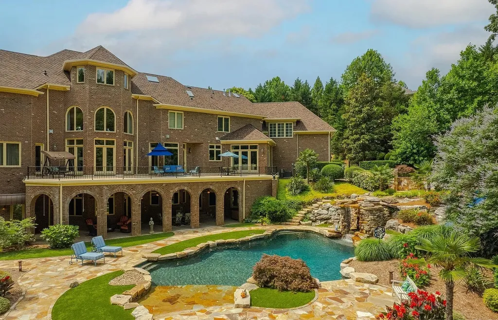 2421 Acanthus Drive Home in Wake Forest, North Carolina. Step into the world of luxury with this exceptional gated estate located in the Back Nine, featured in the Parade of Homes. Spanning 14,438 sqft, this masterfully crafted home boasts 6 bedrooms, 9 bathrooms, and lavish finishes throughout. Enjoy the grand foyer, two kitchens, theater room, wine cellar, and exercise room.
