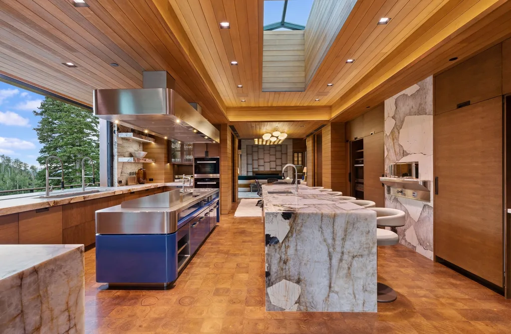 253 White Pine Canyon Road Home in Park City, Utah. Explore the unparalleled luxury of ''Monitor's Rest'', winner of the prestigious Robb Report Best of the Best award for 'Best Amenities'. Situated in the exclusive enclave of The Colony at White Pine Canyon, this ski-in/ski-out mountain masterpiece offers 5 acres of modern luxury. 