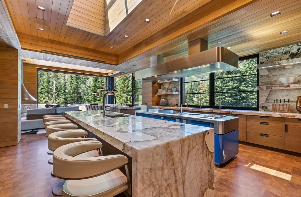 253 White Pine Canyon Road Home in Park City, Utah. Explore the unparalleled luxury of ''Monitor's Rest'', winner of the prestigious Robb Report Best of the Best award for 'Best Amenities'. Situated in the exclusive enclave of The Colony at White Pine Canyon, this ski-in/ski-out mountain masterpiece offers 5 acres of modern luxury. 
