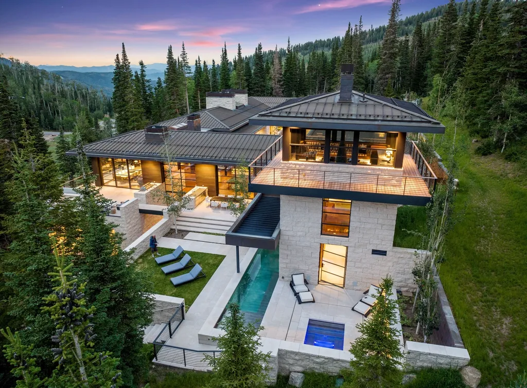 253 White Pine Canyon Road Home in Park City, Utah. Explore the unparalleled luxury of ''Monitor's Rest'', winner of the prestigious Robb Report Best of the Best award for 'Best Amenities'. Situated in the exclusive enclave of The Colony at White Pine Canyon, this ski-in/ski-out mountain masterpiece offers 5 acres of modern luxury. 