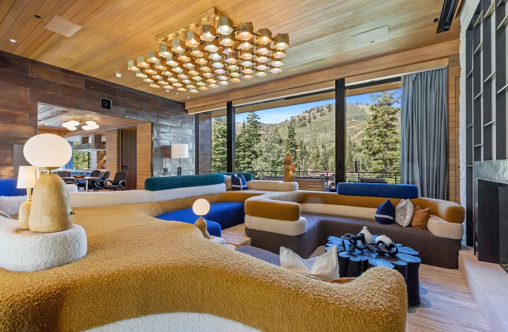 253 White Pine Canyon Road Home in Park City, Utah. Explore the unparalleled luxury of ''Monitor's Rest'', winner of the prestigious Robb Report Best of the Best award for 'Best Amenities'. Situated in the exclusive enclave of The Colony at White Pine Canyon, this ski-in/ski-out mountain masterpiece offers 5 acres of modern luxury. 