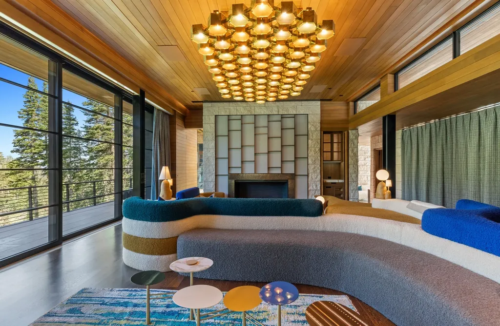 253 White Pine Canyon Road Home in Park City, Utah. Explore the unparalleled luxury of ''Monitor's Rest'', winner of the prestigious Robb Report Best of the Best award for 'Best Amenities'. Situated in the exclusive enclave of The Colony at White Pine Canyon, this ski-in/ski-out mountain masterpiece offers 5 acres of modern luxury. 