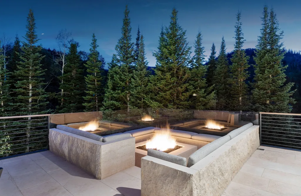253 White Pine Canyon Road Home in Park City, Utah. Explore the unparalleled luxury of ''Monitor's Rest'', winner of the prestigious Robb Report Best of the Best award for 'Best Amenities'. Situated in the exclusive enclave of The Colony at White Pine Canyon, this ski-in/ski-out mountain masterpiece offers 5 acres of modern luxury. 