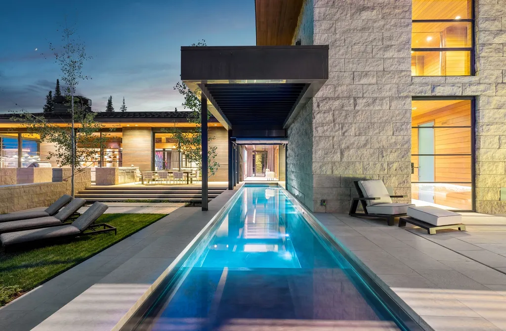 253 White Pine Canyon Road Home in Park City, Utah. Explore the unparalleled luxury of ''Monitor's Rest'', winner of the prestigious Robb Report Best of the Best award for 'Best Amenities'. Situated in the exclusive enclave of The Colony at White Pine Canyon, this ski-in/ski-out mountain masterpiece offers 5 acres of modern luxury. 