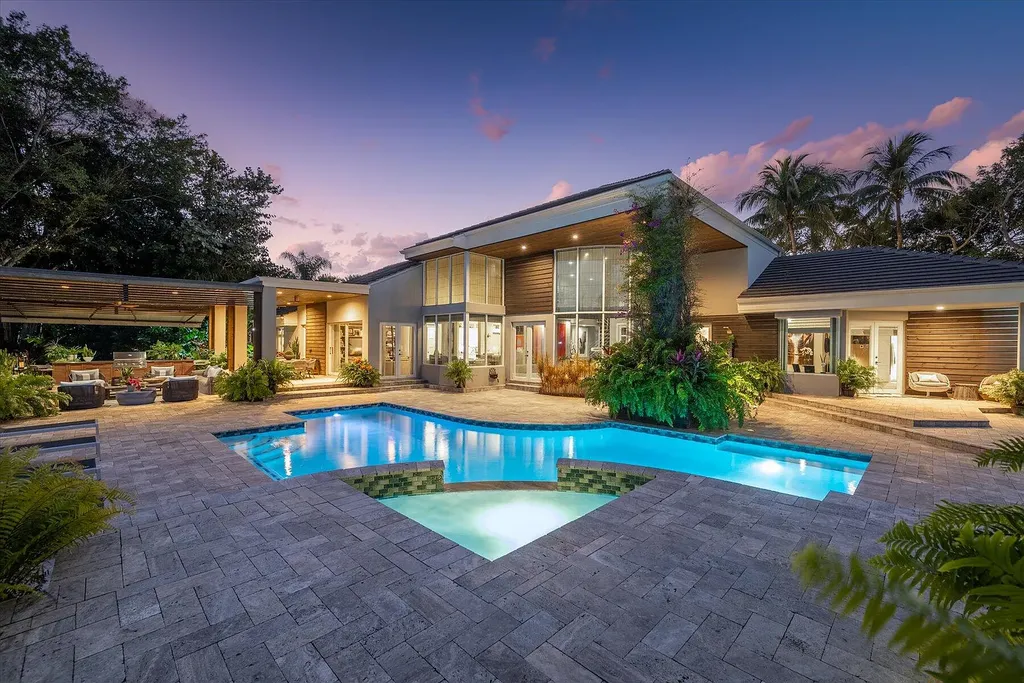2770 Long Meadow Drive Home in Wellington, Florida. Recently renovated with high-end finishes, this home exudes elegance and sophistication. The interior is tastefully decorated, creating a warm and inviting atmosphere with meticulous attention to detail. There are plenty of different spaces to gather with family and friends, making it perfect for entertaining.