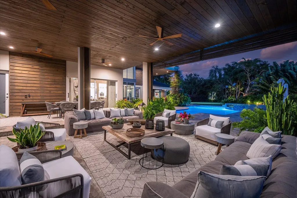 2770 Long Meadow Drive Home in Wellington, Florida. Recently renovated with high-end finishes, this home exudes elegance and sophistication. The interior is tastefully decorated, creating a warm and inviting atmosphere with meticulous attention to detail. There are plenty of different spaces to gather with family and friends, making it perfect for entertaining.