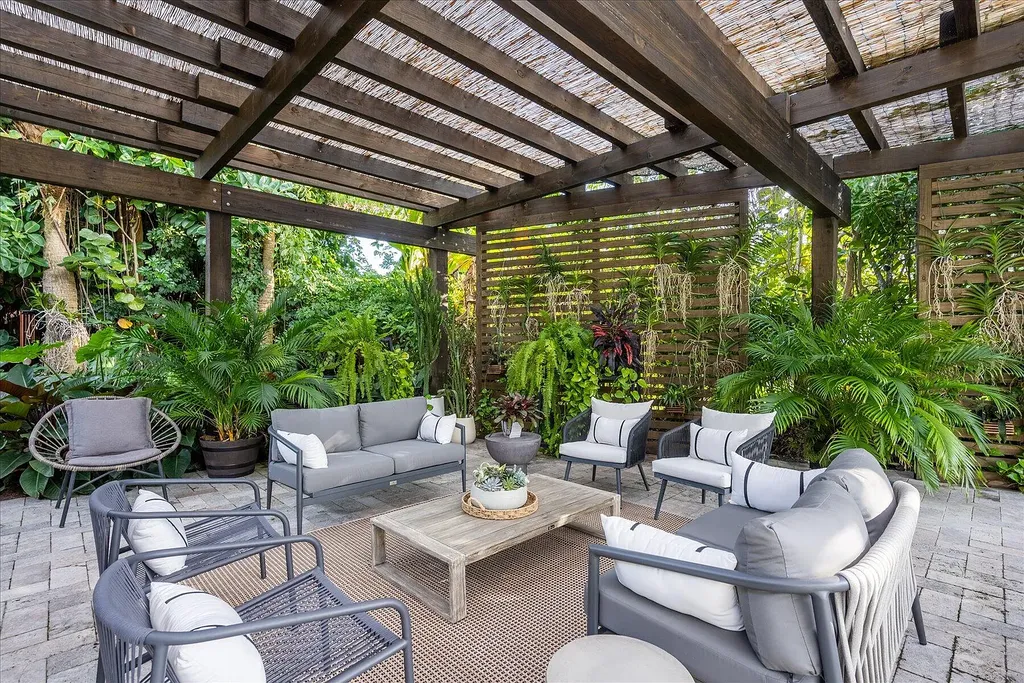 2770 Long Meadow Drive Home in Wellington, Florida. Recently renovated with high-end finishes, this home exudes elegance and sophistication. The interior is tastefully decorated, creating a warm and inviting atmosphere with meticulous attention to detail. There are plenty of different spaces to gather with family and friends, making it perfect for entertaining.