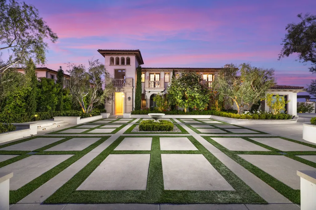 28 Tide Watch Home in Newport Beach, California. Discover the epitome of modern luxury in the prestigious Crystal Cove community. This sophisticated custom-built home boasts sweeping ocean and mountain views, six bedrooms, eight baths, and state-of-the-art technology. Impeccable craftsmanship and high-end finishes are complemented by spacious entertainment areas, indoor/outdoor living, and a stunning backyard with a pool, spa, and alfresco dining options.