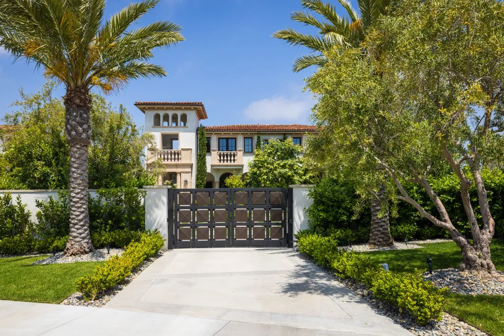 28 Tide Watch Home in Newport Beach, California. Discover the epitome of modern luxury in the prestigious Crystal Cove community. This sophisticated custom-built home boasts sweeping ocean and mountain views, six bedrooms, eight baths, and state-of-the-art technology. Impeccable craftsmanship and high-end finishes are complemented by spacious entertainment areas, indoor/outdoor living, and a stunning backyard with a pool, spa, and alfresco dining options.