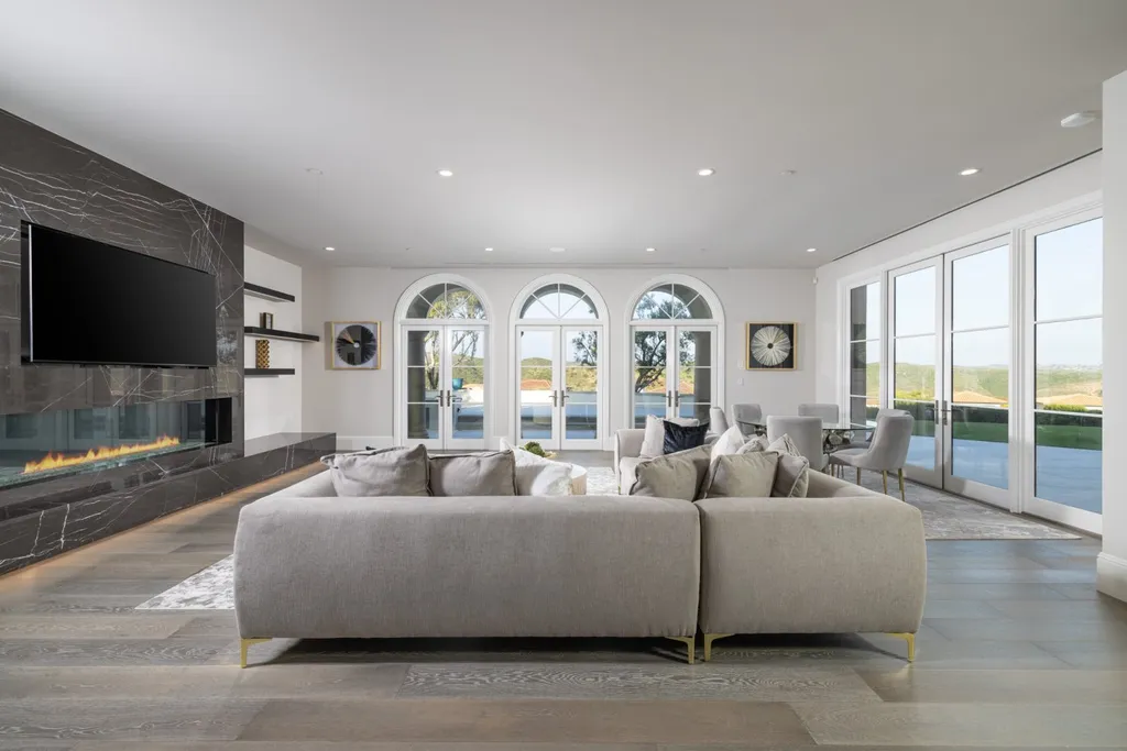 28 Tide Watch Home in Newport Beach, California. Discover the epitome of modern luxury in the prestigious Crystal Cove community. This sophisticated custom-built home boasts sweeping ocean and mountain views, six bedrooms, eight baths, and state-of-the-art technology. Impeccable craftsmanship and high-end finishes are complemented by spacious entertainment areas, indoor/outdoor living, and a stunning backyard with a pool, spa, and alfresco dining options.