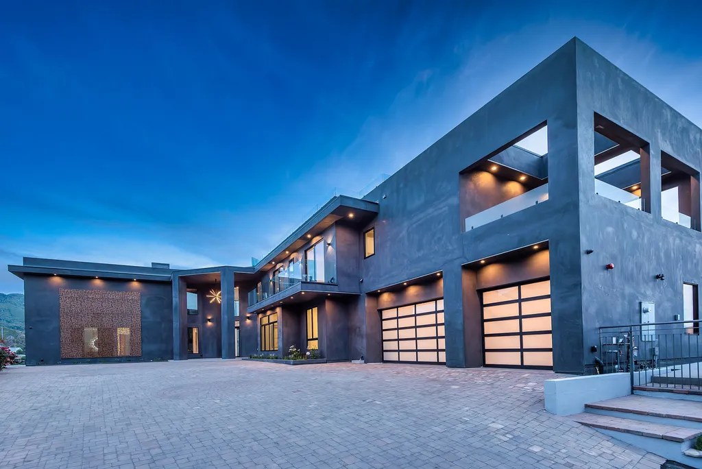 28888 Lake Vista Drive Home in Agoura Hills, California. Welcome to the exclusive ''Lake Vista Estate'' in Malibou Lake, offering a one-of-a-kind trophy masterpiece with breathtaking jet liner views unmatched in Southern California. This brand new European Contemporary home, designed by GoDesign21, features over 6500 square feet of luxurious living space on 3.41 acres of complete privacy in the Santa Monica mountains. 