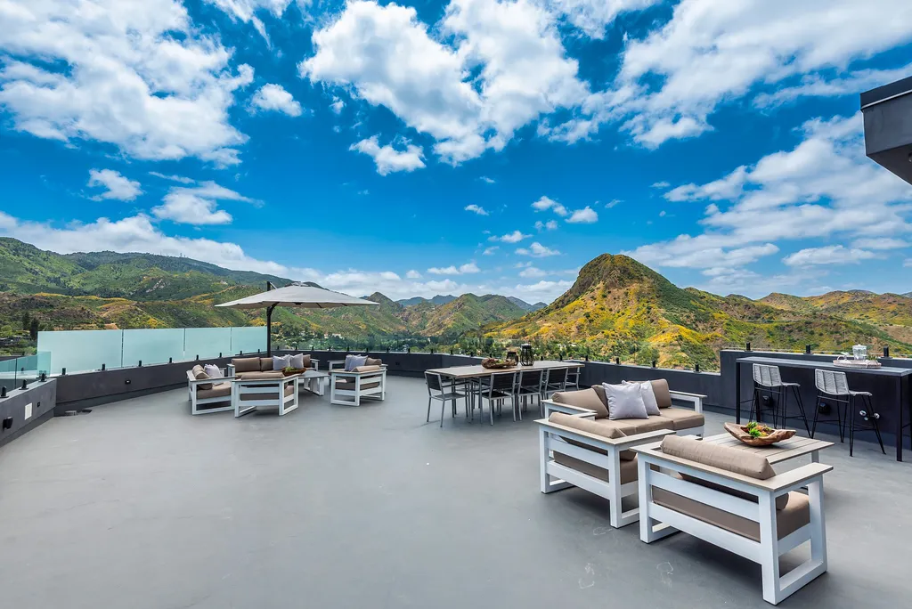 28888 Lake Vista Drive Home in Agoura Hills, California. Welcome to the exclusive ''Lake Vista Estate'' in Malibou Lake, offering a one-of-a-kind trophy masterpiece with breathtaking jet liner views unmatched in Southern California. This brand new European Contemporary home, designed by GoDesign21, features over 6500 square feet of luxurious living space on 3.41 acres of complete privacy in the Santa Monica mountains. 