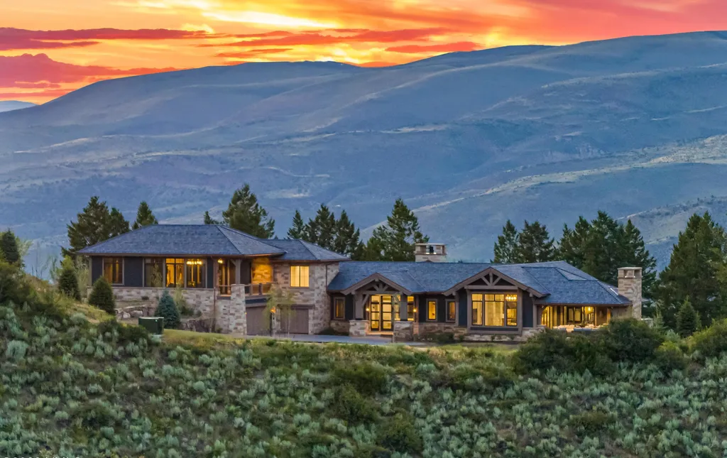 335 Elkhorn Court Home in Avon, Colorado. Discover the epitome of mountain luxury at this secluded Bachelor Gulch estate overlooking Beaver Creek Resort. Offering privacy and sweeping views of the Gore Range, Game Creek Bowl, and more, this alpine haven features ski-in/ski-out access, smart home technology, exquisite design details, and state-of-the-art amenities. 
