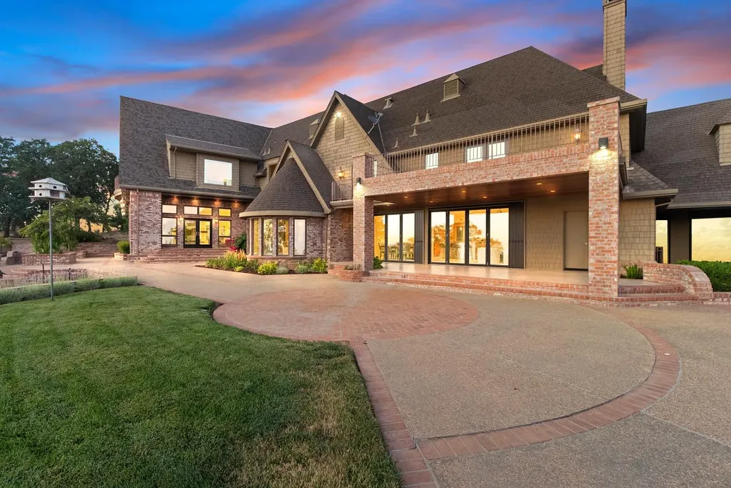 4160 Marble Ridge Road Home in El Dorado Hills, California. Discover the extraordinary 10-acre hilltop estate offering breathtaking views and a resort-like experience. This stately home features massive floor-to-ceiling windows, an elegant living room with a full bar, and a modern great room with a gourmet kitchen.