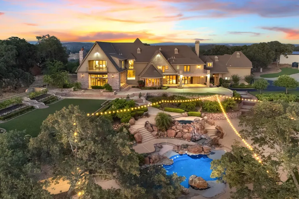 4160 Marble Ridge Road Home in El Dorado Hills, California. Discover the extraordinary 10-acre hilltop estate offering breathtaking views and a resort-like experience. This stately home features massive floor-to-ceiling windows, an elegant living room with a full bar, and a modern great room with a gourmet kitchen.