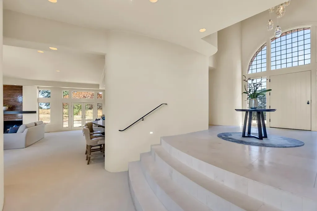 4160 Marble Ridge Road Home in El Dorado Hills, California. Discover the extraordinary 10-acre hilltop estate offering breathtaking views and a resort-like experience. This stately home features massive floor-to-ceiling windows, an elegant living room with a full bar, and a modern great room with a gourmet kitchen.