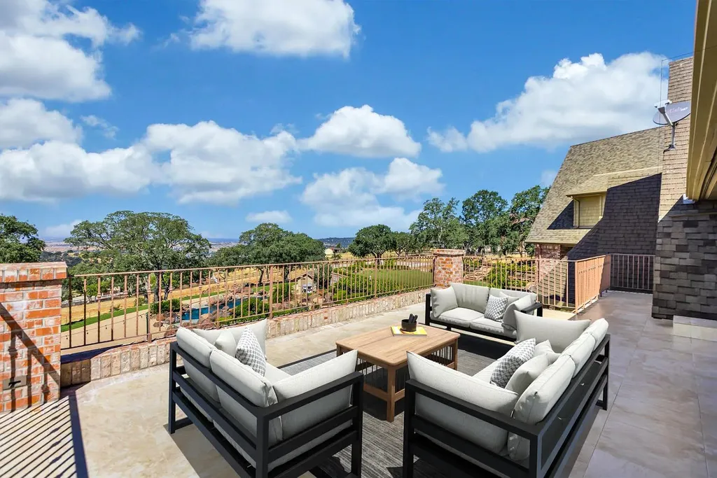 4160 Marble Ridge Road Home in El Dorado Hills, California. Discover the extraordinary 10-acre hilltop estate offering breathtaking views and a resort-like experience. This stately home features massive floor-to-ceiling windows, an elegant living room with a full bar, and a modern great room with a gourmet kitchen.