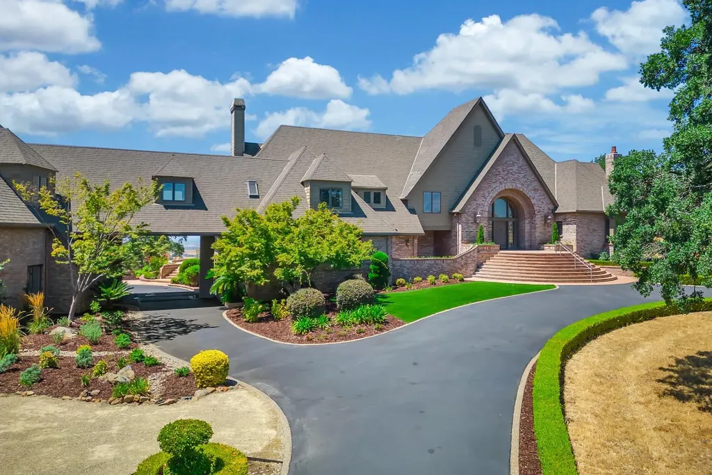 4160 Marble Ridge Road Home in El Dorado Hills, California. Discover the extraordinary 10-acre hilltop estate offering breathtaking views and a resort-like experience. This stately home features massive floor-to-ceiling windows, an elegant living room with a full bar, and a modern great room with a gourmet kitchen.