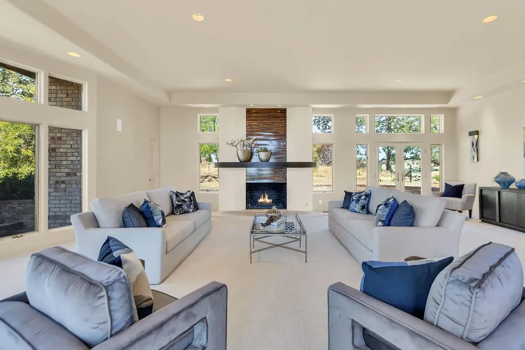 4160 Marble Ridge Road Home in El Dorado Hills, California. Discover the extraordinary 10-acre hilltop estate offering breathtaking views and a resort-like experience. This stately home features massive floor-to-ceiling windows, an elegant living room with a full bar, and a modern great room with a gourmet kitchen.