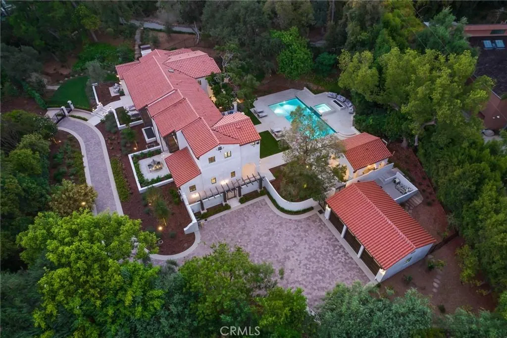 470 Virginia Road Home in San Marino, California. Discover the epitome of modern luxury living in this brand new San Marino home. Built by Rykadan Intl, designed by ilustracion by Jake, and developed by Bowden Development, this 8000 sqft estate offers impeccable finishes, high-end amenities, and an expansive outdoor oasis. With 6 bedrooms, 7.5 baths, a state-of-the-art home theater, gym, and pool, this is the ultimate in convenience and comfort.