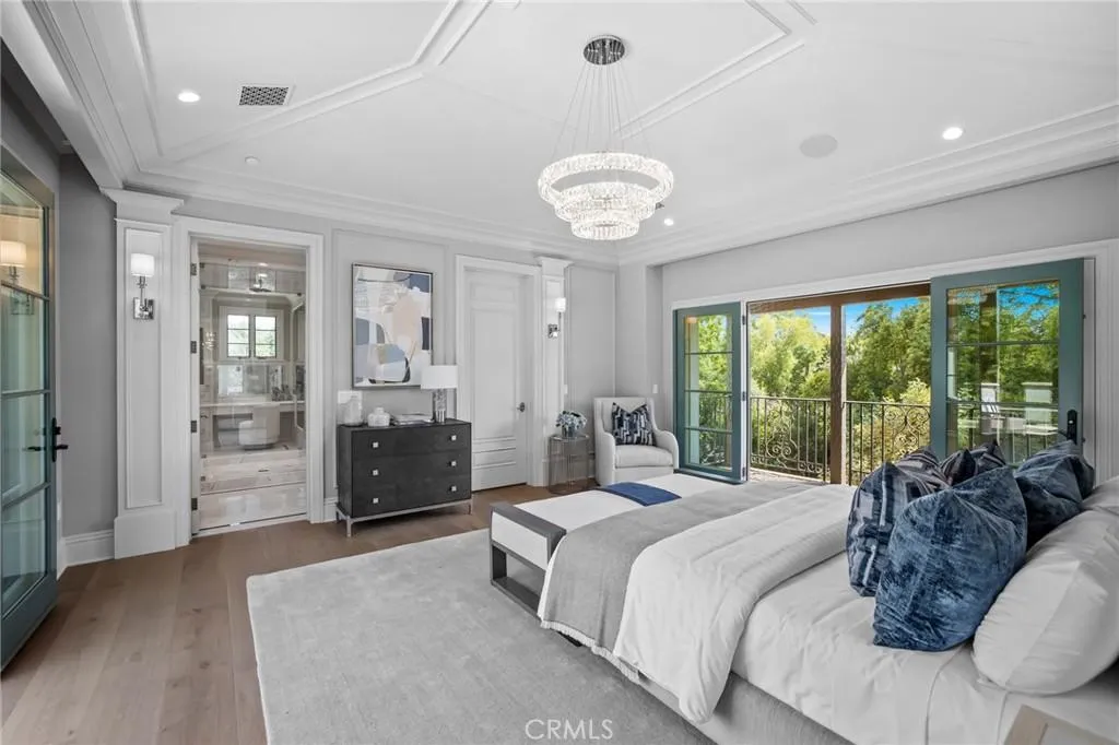 470 Virginia Road Home in San Marino, California. Discover the epitome of modern luxury living in this brand new San Marino home. Built by Rykadan Intl, designed by ilustracion by Jake, and developed by Bowden Development, this 8000 sqft estate offers impeccable finishes, high-end amenities, and an expansive outdoor oasis. With 6 bedrooms, 7.5 baths, a state-of-the-art home theater, gym, and pool, this is the ultimate in convenience and comfort.