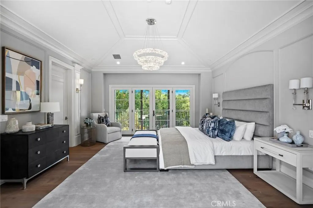 470 Virginia Road Home in San Marino, California. Discover the epitome of modern luxury living in this brand new San Marino home. Built by Rykadan Intl, designed by ilustracion by Jake, and developed by Bowden Development, this 8000 sqft estate offers impeccable finishes, high-end amenities, and an expansive outdoor oasis. With 6 bedrooms, 7.5 baths, a state-of-the-art home theater, gym, and pool, this is the ultimate in convenience and comfort.