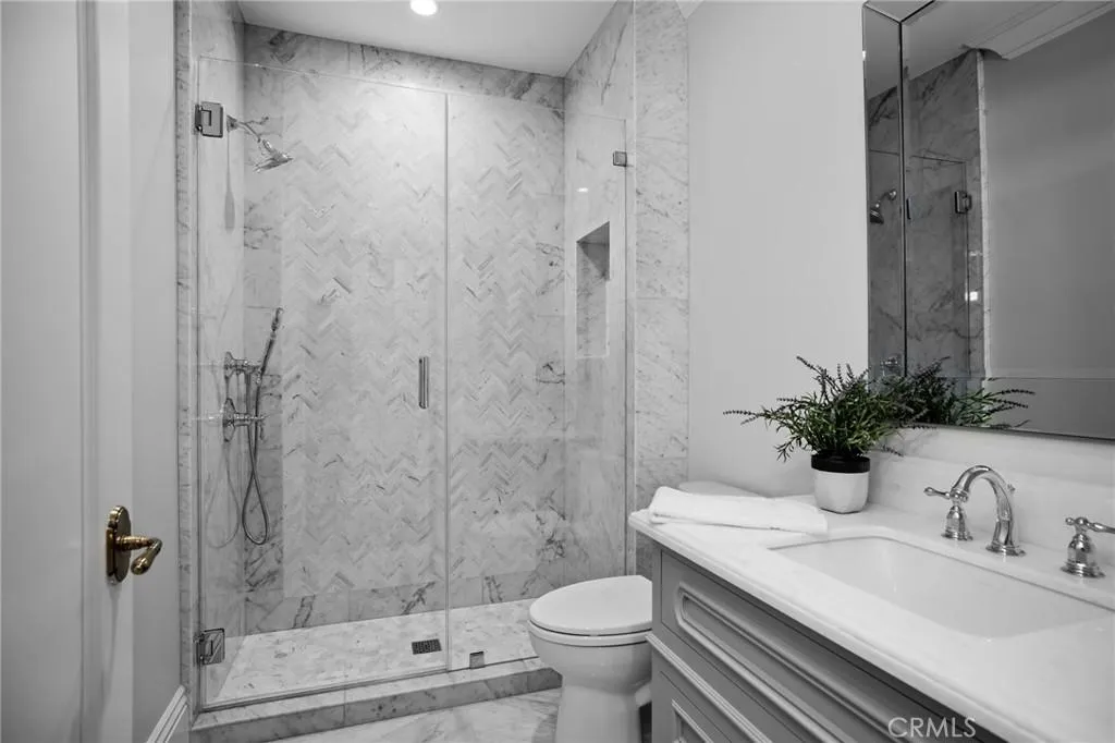 470 Virginia Road Home in San Marino, California. Discover the epitome of modern luxury living in this brand new San Marino home. Built by Rykadan Intl, designed by ilustracion by Jake, and developed by Bowden Development, this 8000 sqft estate offers impeccable finishes, high-end amenities, and an expansive outdoor oasis. With 6 bedrooms, 7.5 baths, a state-of-the-art home theater, gym, and pool, this is the ultimate in convenience and comfort.