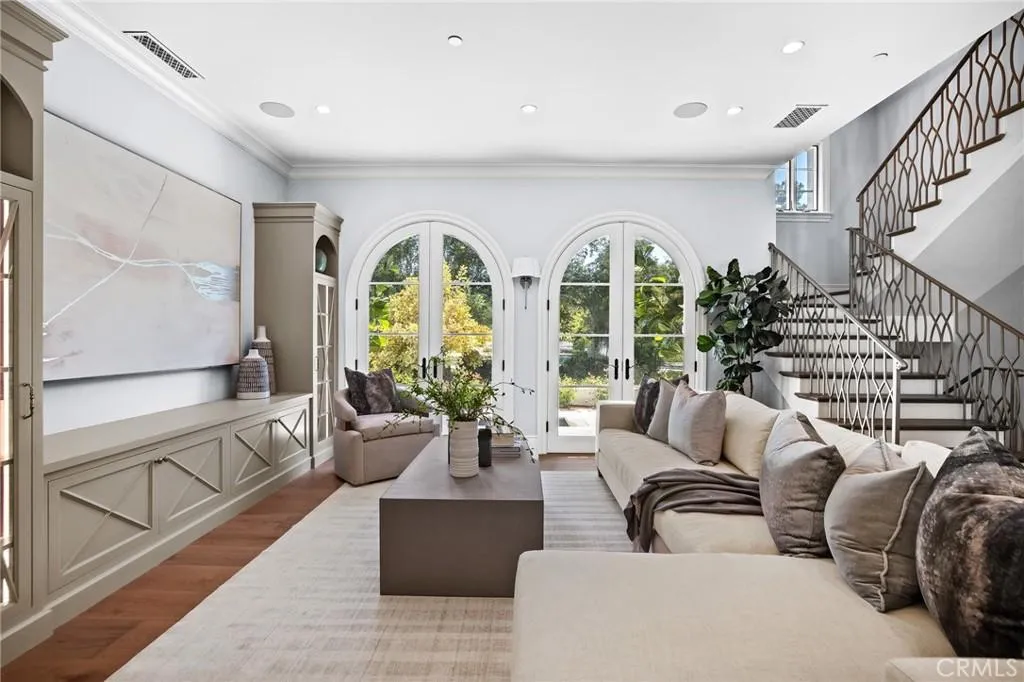 470 Virginia Road Home in San Marino, California. Discover the epitome of modern luxury living in this brand new San Marino home. Built by Rykadan Intl, designed by ilustracion by Jake, and developed by Bowden Development, this 8000 sqft estate offers impeccable finishes, high-end amenities, and an expansive outdoor oasis. With 6 bedrooms, 7.5 baths, a state-of-the-art home theater, gym, and pool, this is the ultimate in convenience and comfort.