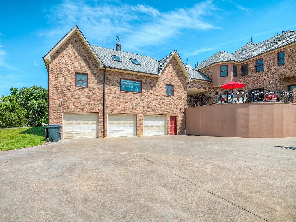 5001 Carrington Place Home in Oklahoma City, Oklahoma. Prepare to be entranced by the awe-inspiring surroundings of this exceptional estate, a harmonious blend of functionality, design, and unparalleled craftsmanship. From the moment you step inside, you'll be greeted by the elegance of quarter-sawn white oak doors, floors, and trim that evoke a sense of refined luxury.