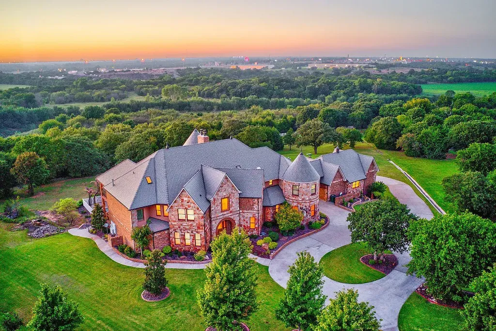 5001 Carrington Place Home in Oklahoma City, Oklahoma. Prepare to be entranced by the awe-inspiring surroundings of this exceptional estate, a harmonious blend of functionality, design, and unparalleled craftsmanship. From the moment you step inside, you'll be greeted by the elegance of quarter-sawn white oak doors, floors, and trim that evoke a sense of refined luxury.