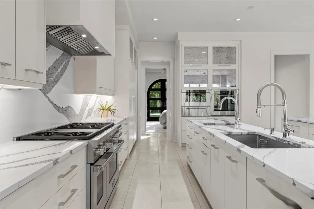 519 Brackenbury Lane Home in Charlotte, North Carolina. Discover a truly unique modern Kingswood Home built in 2019, an exquisite and meticulously designed residence that showcases the epitome of luxury living. With 7,491 square feet spread over 2 acres, this home boasts a custom curved stairwell by Artisan, a stunning glass refrigerated wine display room, and Walker Zanger light gray stone tile throughout the main and upper levels. 