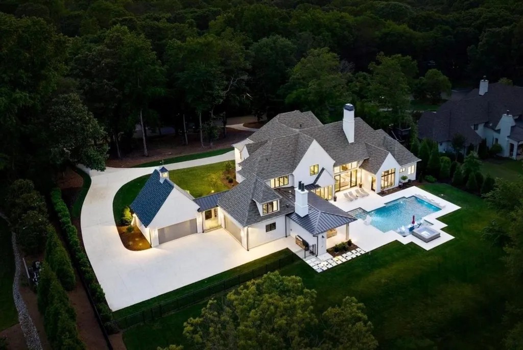 519 Brackenbury Lane Home in Charlotte, North 519 Brackenbury Lane Home in Charlotte, North Carolina. Discover a truly unique modern Kingswood Home built in 2019, an exquisite and meticulously designed residence that showcases the epitome of luxury living. With 7,491 square feet spread over 2 acres, this home boasts a custom curved stairwell by Artisan, a stunning glass refrigerated wine display room, and Walker Zanger light gray stone tile throughout the main and upper levels. Carolina. Discover a truly unique modern Kingswood Home built in 2019, an exquisite and meticulously designed residence that showcases the epitome of luxury living. With 7,491 square feet spread over 2 acres, this home boasts a custom curved stairwell by Artisan, a stunning glass refrigerated wine display room, and Walker Zanger light gray stone tile throughout the main and upper levels. 