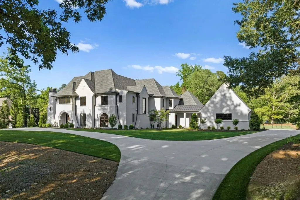 519 Brackenbury Lane Home in Charlotte, North Carolina. Discover a truly unique modern Kingswood Home built in 2019, an exquisite and meticulously designed residence that showcases the epitome of luxury living. With 7,491 square feet spread over 2 acres, this home boasts a custom curved stairwell by Artisan, a stunning glass refrigerated wine display room, and Walker Zanger light gray stone tile throughout the main and upper levels. 