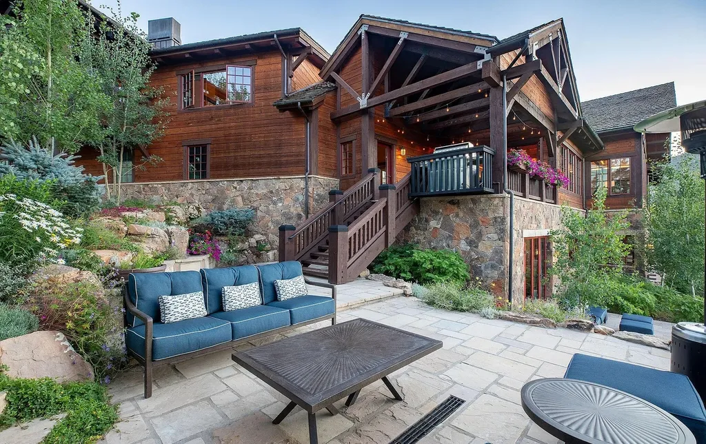 520 Old Creamery Road Home in Edwards, Colorado. Little Bear is a sprawling mountain estate spanning over three acres of Colorado canvas. The property is a true ode to nature, showcasing Colorado's beauty with its mature mountain landscaping, charming gardens, and a curated wildflower garden along the main drive.