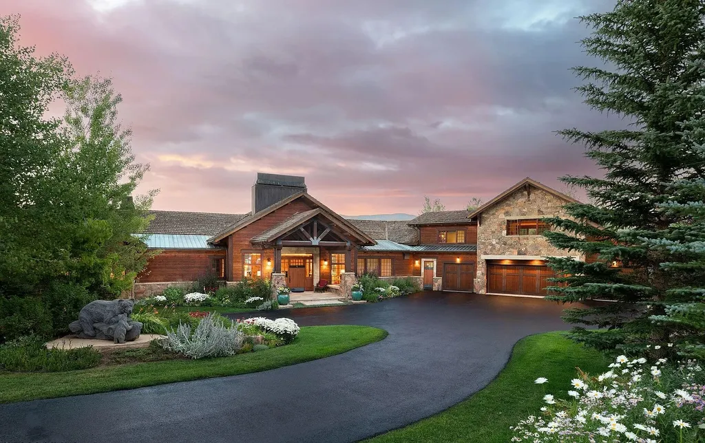 520 Old Creamery Road Home in Edwards, Colorado. Little Bear is a sprawling mountain estate spanning over three acres of Colorado canvas. The property is a true ode to nature, showcasing Colorado's beauty with its mature mountain landscaping, charming gardens, and a curated wildflower garden along the main drive.