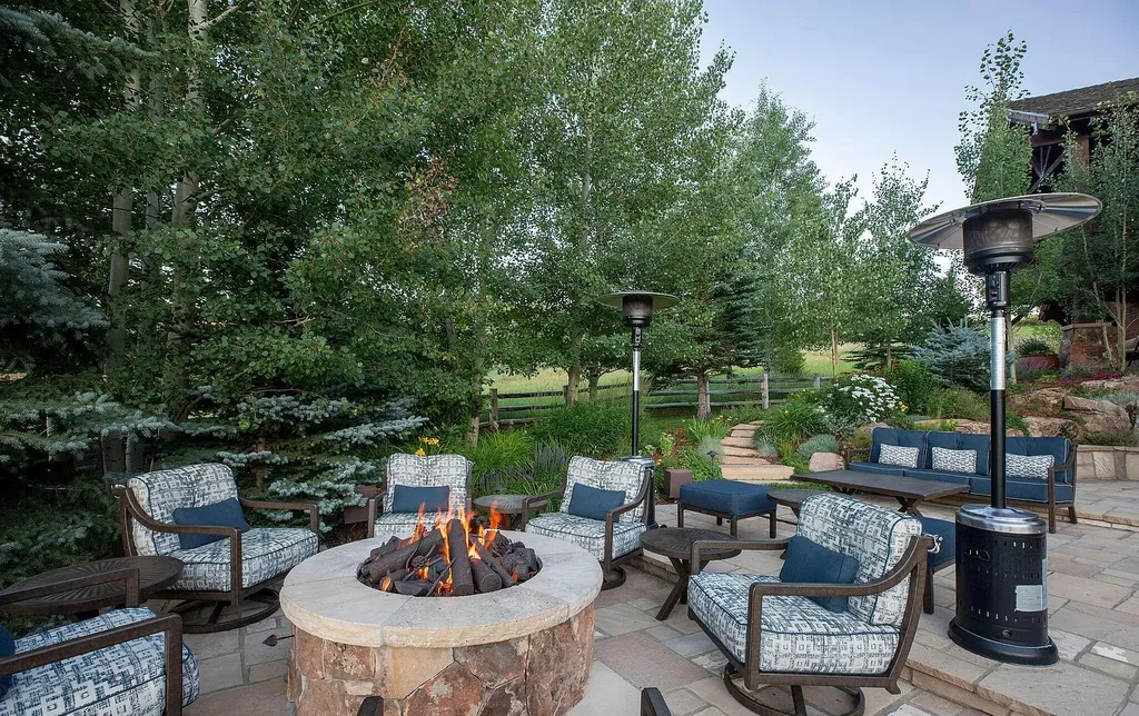 520 Old Creamery Road Home in Edwards, Colorado. Little Bear is a sprawling mountain estate spanning over three acres of Colorado canvas. The property is a true ode to nature, showcasing Colorado's beauty with its mature mountain landscaping, charming gardens, and a curated wildflower garden along the main drive.