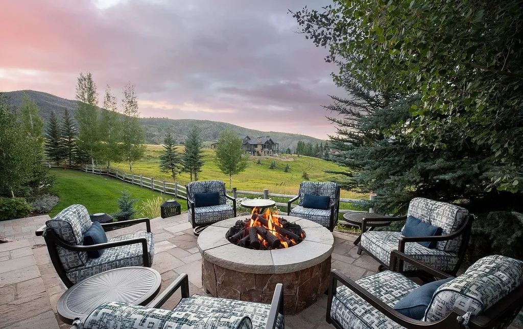 520 Old Creamery Road Home in Edwards, Colorado. Little Bear is a sprawling mountain estate spanning over three acres of Colorado canvas. The property is a true ode to nature, showcasing Colorado's beauty with its mature mountain landscaping, charming gardens, and a curated wildflower garden along the main drive.