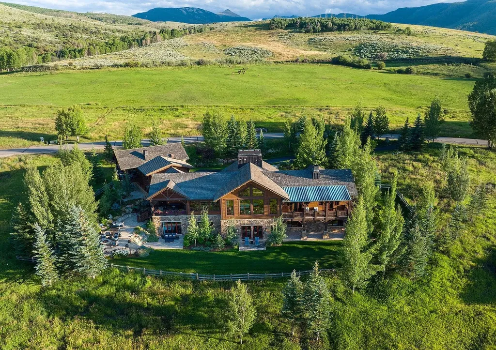 520 Old Creamery Road Home in Edwards, Colorado. Little Bear is a sprawling mountain estate spanning over three acres of Colorado canvas. The property is a true ode to nature, showcasing Colorado's beauty with its mature mountain landscaping, charming gardens, and a curated wildflower garden along the main drive.