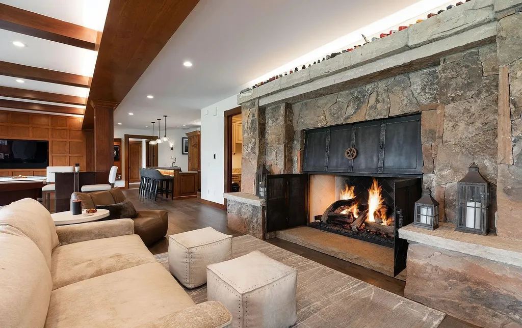 520 Old Creamery Road Home in Edwards, Colorado. Little Bear is a sprawling mountain estate spanning over three acres of Colorado canvas. The property is a true ode to nature, showcasing Colorado's beauty with its mature mountain landscaping, charming gardens, and a curated wildflower garden along the main drive.