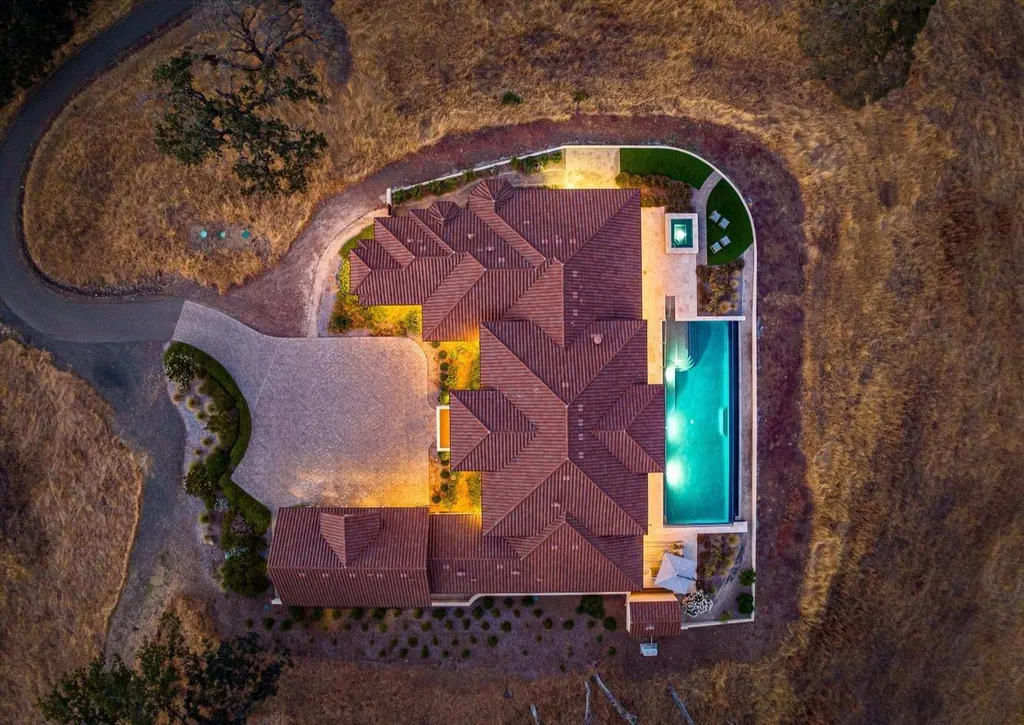 5343-5355 Suisun Valley Road Home in Fairfield, California. Stunning 20-acre hilltop compound in Fairfield boasts panoramic views of the valley, vineyards, and Mount Diablo. The Tuscan-inspired main house features cathedral ceilings, antique beams, and travertine flooring. The majestic living/dining great room has a fireplace and overlooks the pool, patio, and views. 