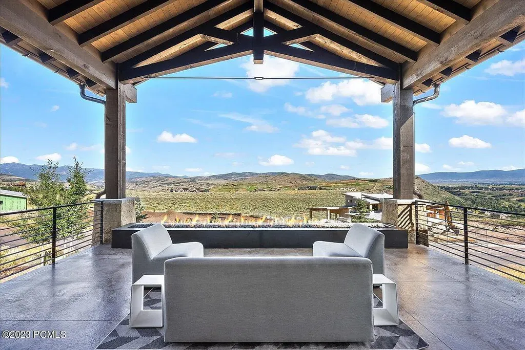 7672 East Moon Dance Circle Home in Heber, Utah. Discover the epitome of modern mountain living within the prestigious gated enclave of Victory Ranch. This unique custom home offers unparalleled views throughout the changing seasons, inviting residents to reconnect with nature and relish in top-tier amenities. Experience the perfect multigenerational mountain retreat, seamlessly blending indoor and outdoor living. With direct access to Victory Ranch's extensive backcountry trails, outdoor adventures are just steps away.