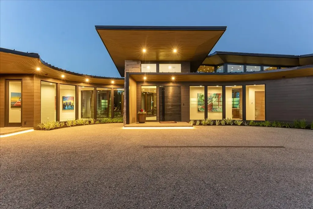 800 Hollyhock Street 142 Home in Park City, Utah. Indulge in the essence of opulent living as you step into this meticulously designed single-level haven, gracing the 7th hole of the renowned Glenwild Golf Course. Crafted by the visionary architect Michael Upwall and impeccably executed by Hess Construction, this brand-new residence epitomizes the art of effortless living.