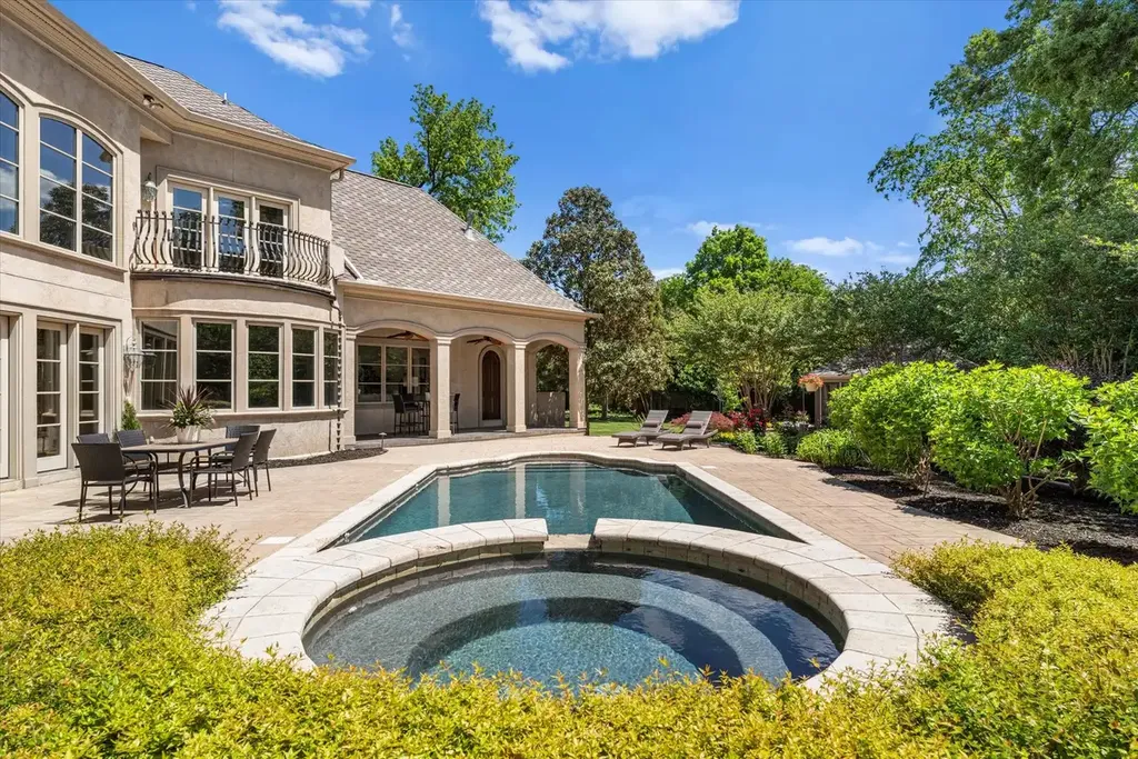 8600 Fairview Road Home in Charlotte, North Carolina. Discover the epitome of luxury living at Fairview Manor Estate in the coveted Carmel Park neighborhood. This gated 1.27-acre property boasts a stunning great room with a 2-story fireplace, exquisite millwork, and floor-to-ceiling windows. 