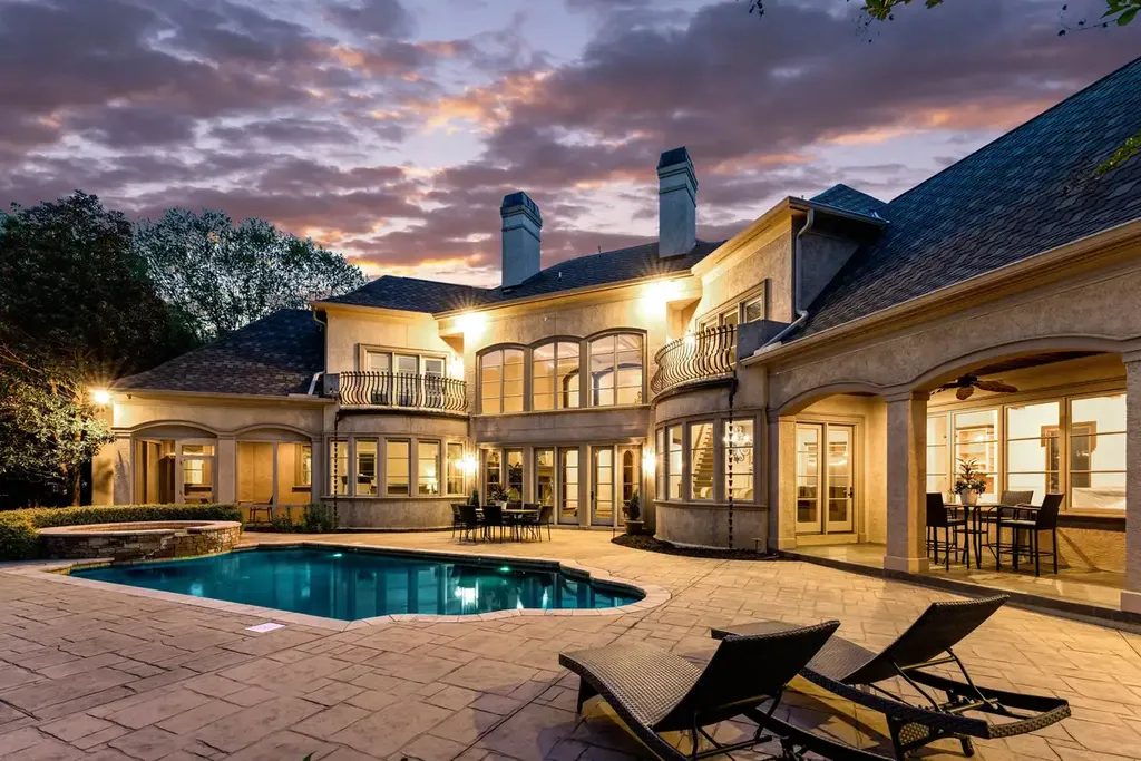 8600 Fairview Road Home in Charlotte, North Carolina. Discover the epitome of luxury living at Fairview Manor Estate in the coveted Carmel Park neighborhood. This gated 1.27-acre property boasts a stunning great room with a 2-story fireplace, exquisite millwork, and floor-to-ceiling windows. 