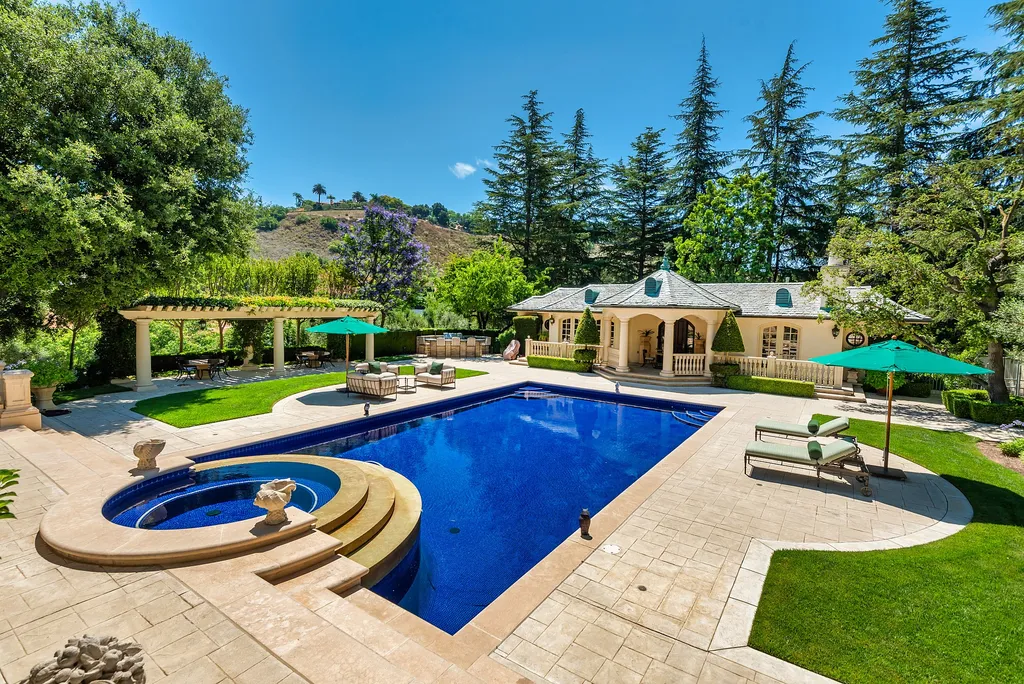 997 Brook Meadow Court Home in Westlake Village, California. Experience the epitome of luxury in this French country masterpiece located in the prestigious North Ranch Country Club Estates. Designed by renowned architect Ron Firestone, this iconic estate features a grand entry, theater, elevator, formal dining, bonus room, wine cellar, and a stunning primary suite. 