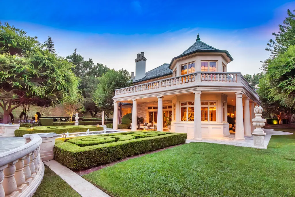 997 Brook Meadow Court Home in Westlake Village, California. Experience the epitome of luxury in this French country masterpiece located in the prestigious North Ranch Country Club Estates. Designed by renowned architect Ron Firestone, this iconic estate features a grand entry, theater, elevator, formal dining, bonus room, wine cellar, and a stunning primary suite. 