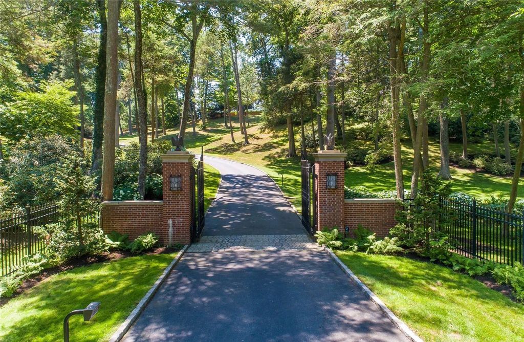 A Magnificent Historic Estate with Modern Amenities in Muttontown, New York, Offered at $8.849 Million